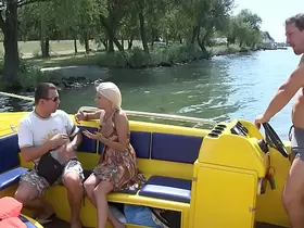 Vom besten Freund die Frau gefickt auf einem Boot