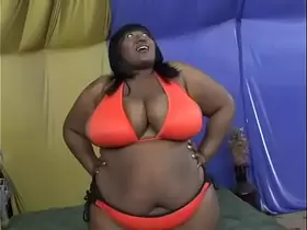 Fat black Ms Squeez'em can take a cock better than some skinny bitch